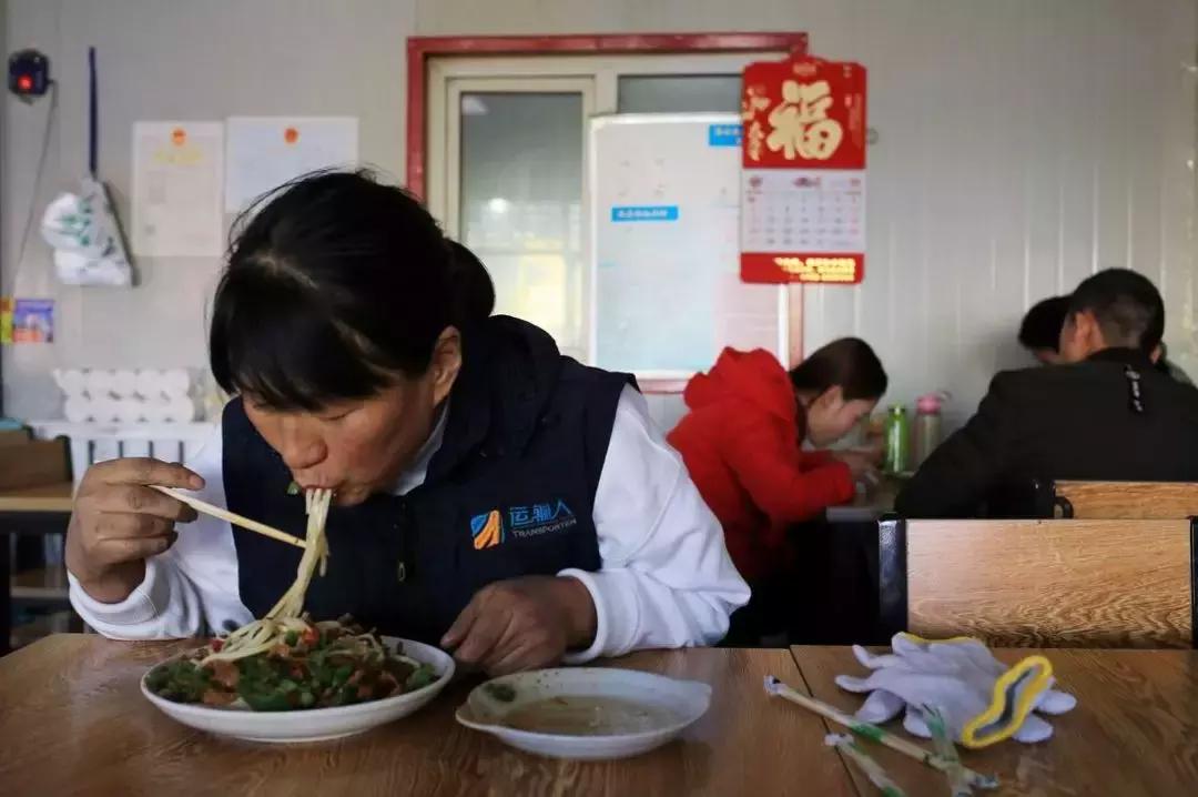 _ 美女货车司机生活 _货车怎么找活
