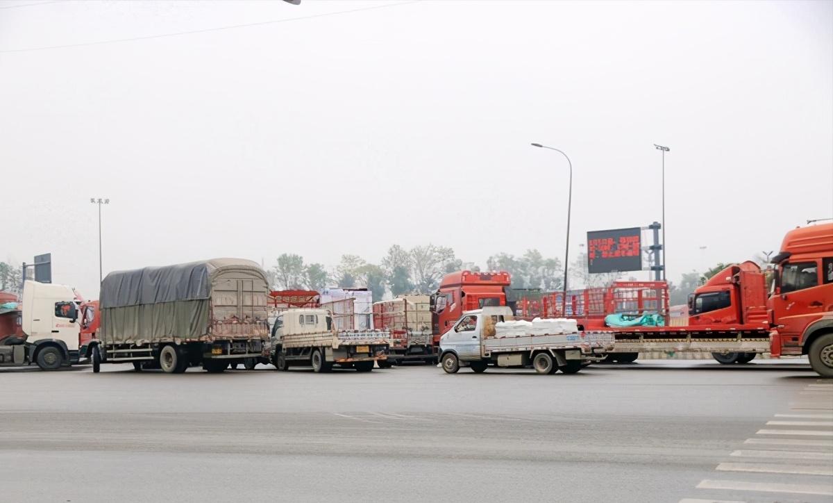 4.2米蓝牌轻卡年检称重_蓝牌小货车找活干_蓝牌轻卡大吨小标治理